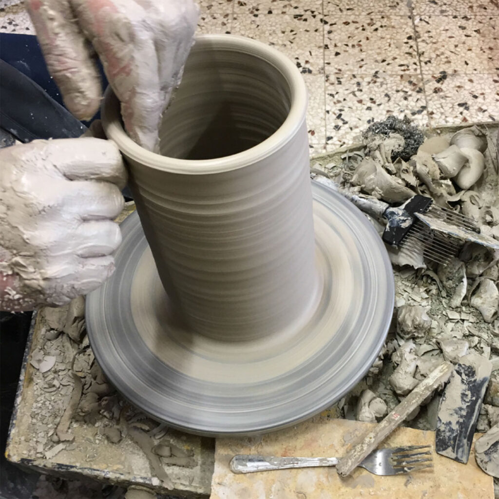 madeamano-luce-mani-che-lavorano